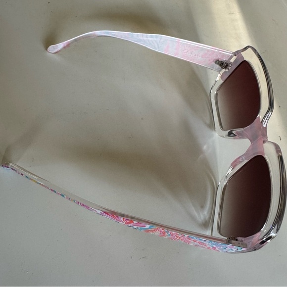 🕶️ Lilly Pulitzer Oversized Square Striped Sunglasses - Picture 6 of 7
